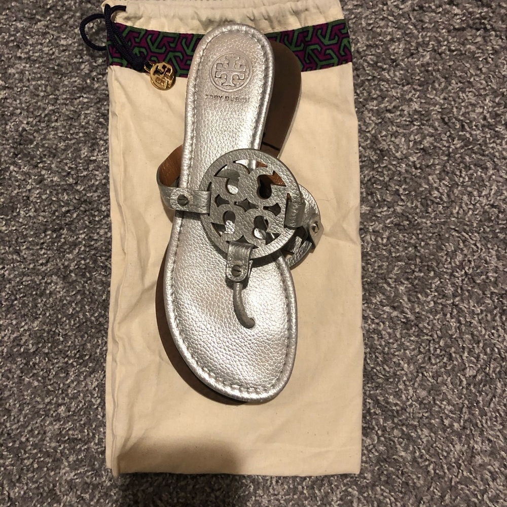 🦋SALE🦋 Tory Burch Silver Metallic Miller Sandal